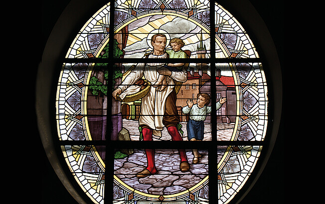 Kirchenfenster mit Klemens Maria Hofbauer und Kind auf dem Arm